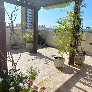 Um Lindo E Encantador Apartamento Com Pátio! Apartamento Natal
